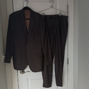 Elegant Men's Dark Gray Suit